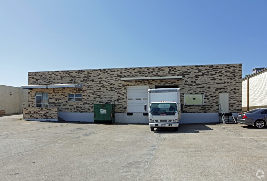 More Photos Of 3330 Garden Brook Dr, Farmers Branch Warehouse For Lease