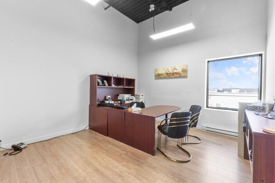 More Photos Of 609-649 Montée De Liesse, Saint-Laurent Warehouse For Sale