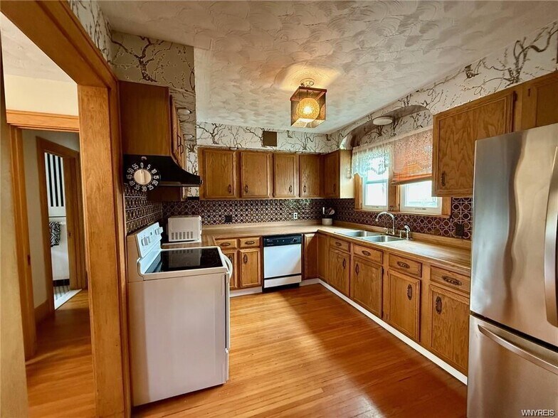 More Photos Of 2538 Niagara Falls Blvd, Niagara Falls Office Residential For Sale