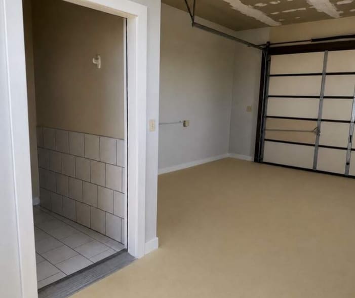 More Photos Of 208 SE Avenue 2 Ave, Atkins Office For Sale