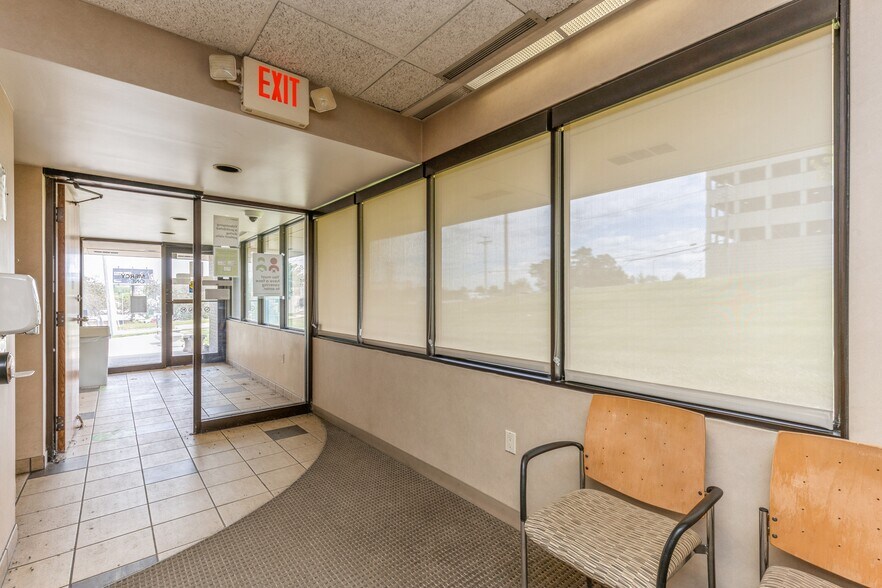 More Photos Of 303 University Ave, Des Moines Medical For Sale