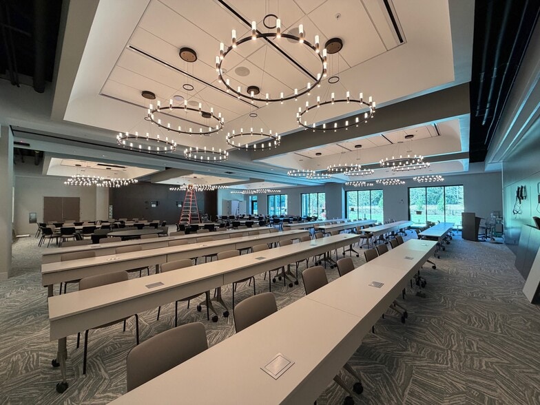 More Photos Of 511 Government Ave, Valparaiso Office For Lease