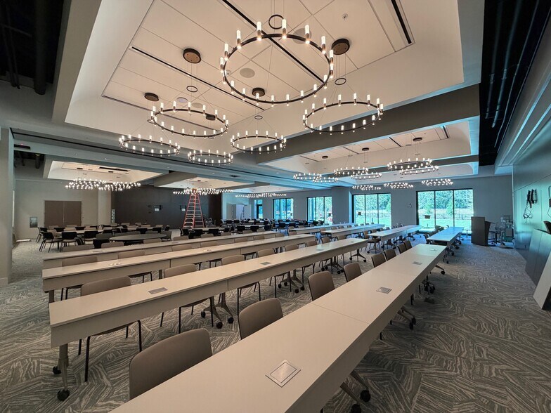 More Photos Of 511 Government Ave, Valparaiso Office For Lease