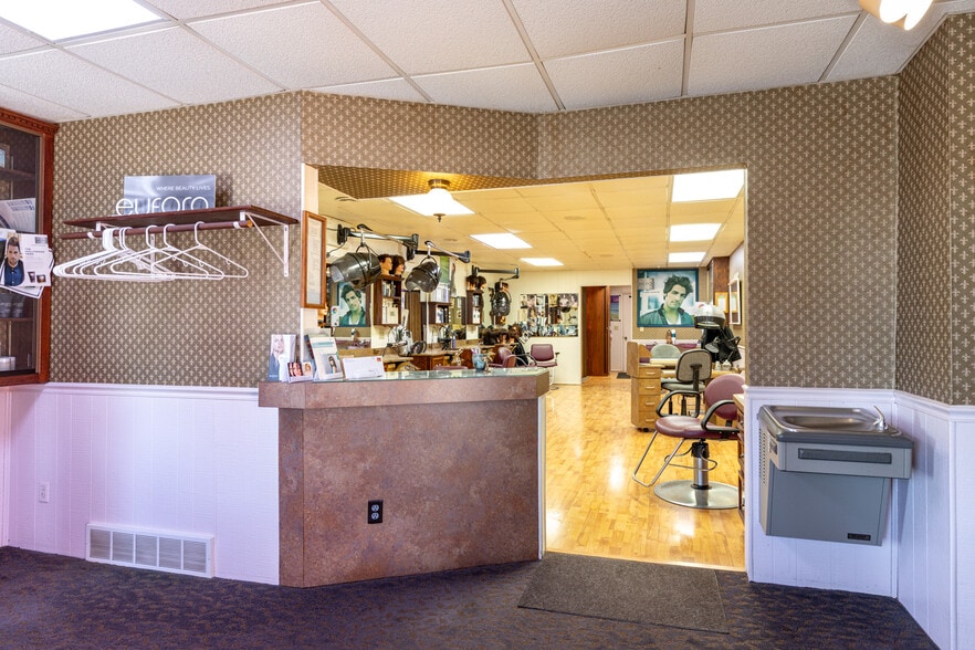 More Photos Of 501 S Douglas St, Appleton General Retail For Sale