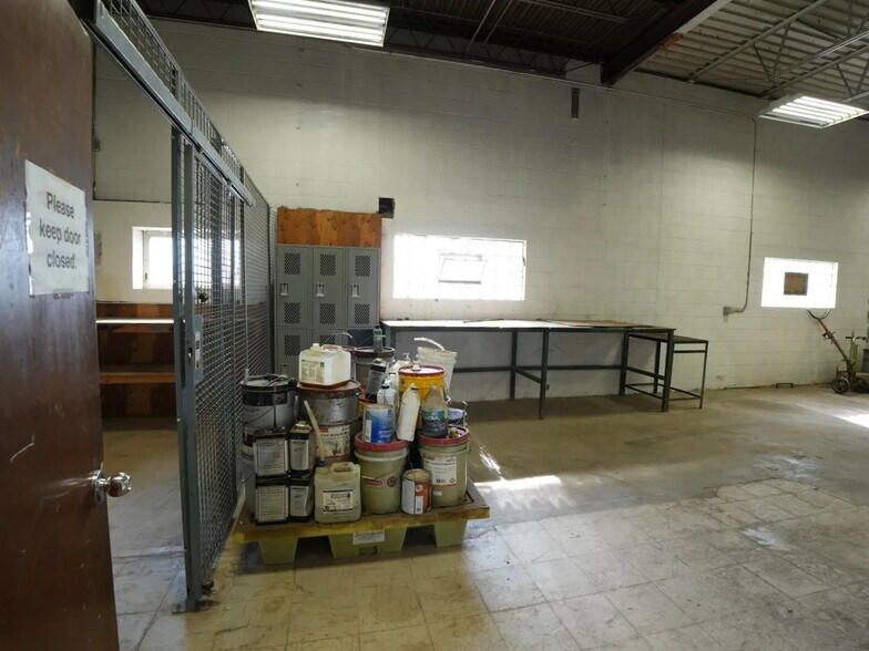 More Photos Of 103 1st St W, Williston Flex For Sale