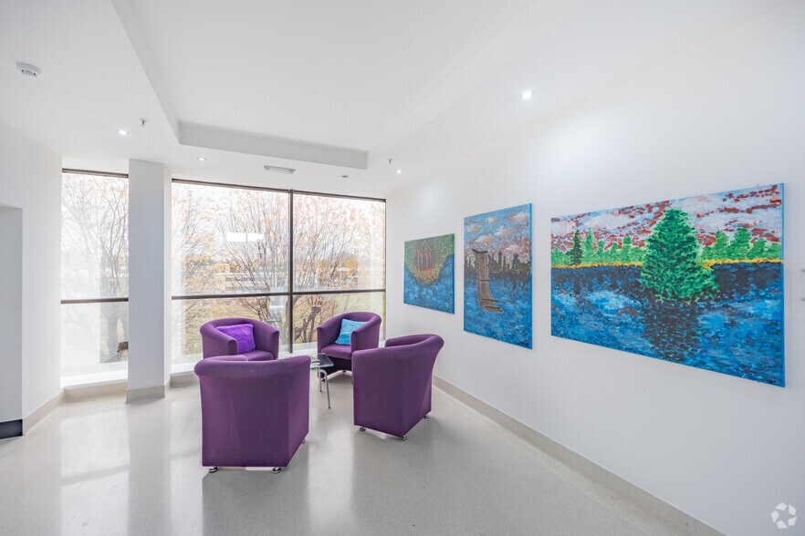 More Photos Of 6 Darby Clos, Swindon Coworking Space