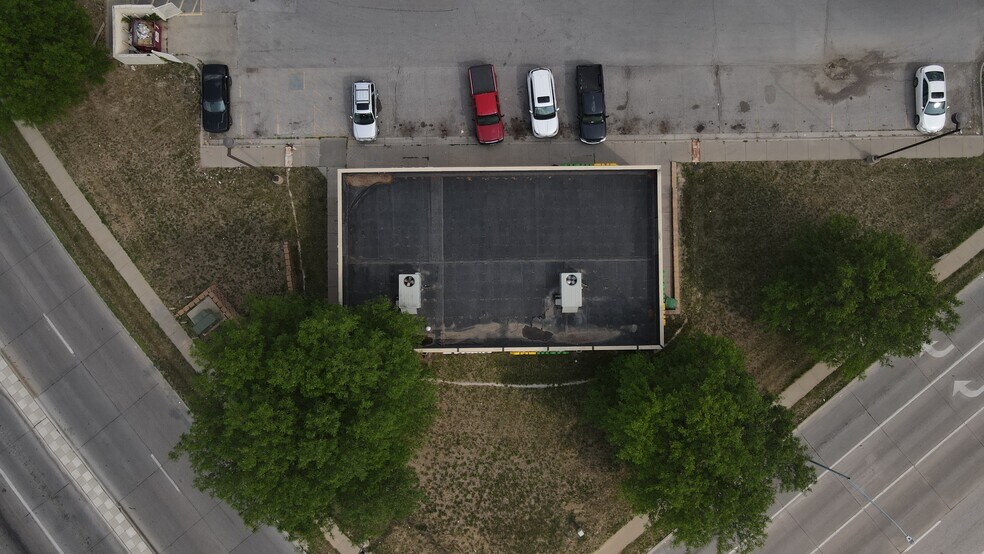 More Photos Of 4455-4457 N 72nd St, Omaha Storefront For Sale