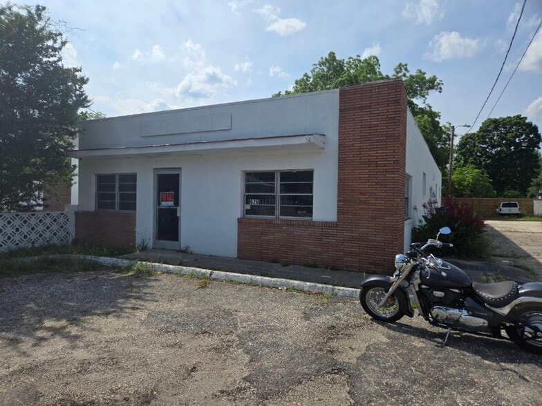 Primary Photo Of 626 W Carolina Ave, Hartsville Showroom For Sale