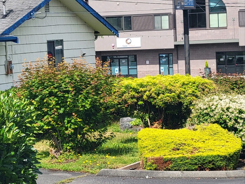 More Photos Of 11608 Airport Rd, Everett Office For Sale