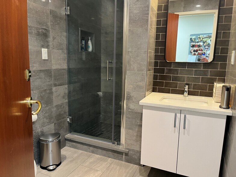 More Photos Of 525 Northern Blvd, Great Neck Medical For Lease