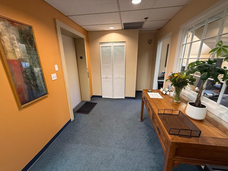 More Photos Of 288 Walnut St, Newton Office For Lease