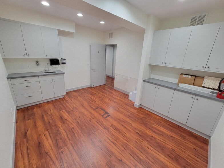 More Photos Of 3231 Waring Ct, Oceanside Medical For Sale