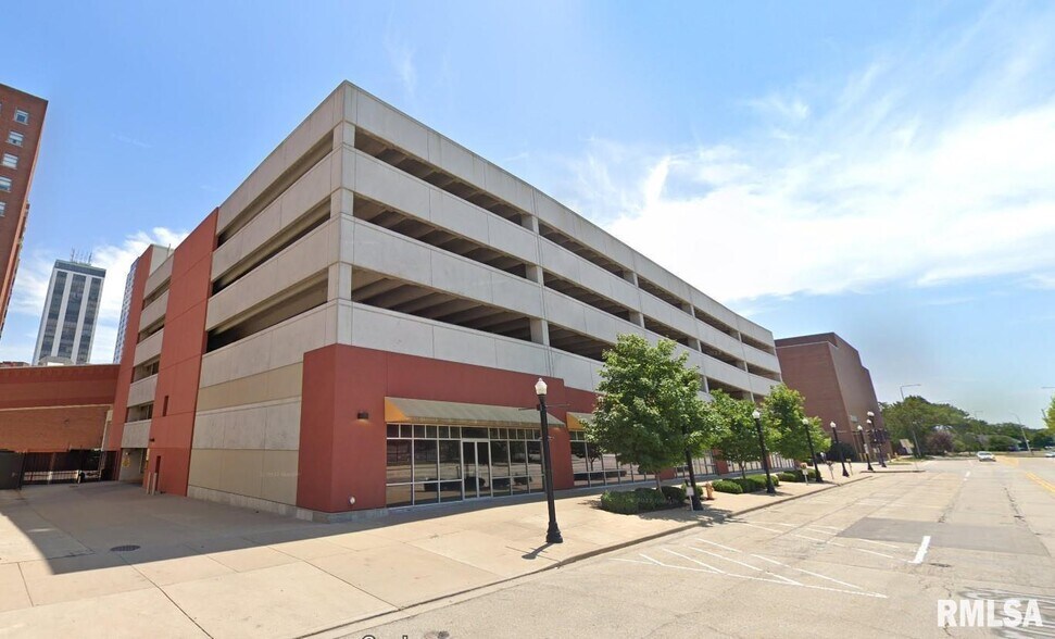 More Photos Of 128 SW Monroe St, Peoria Specialty For Sale