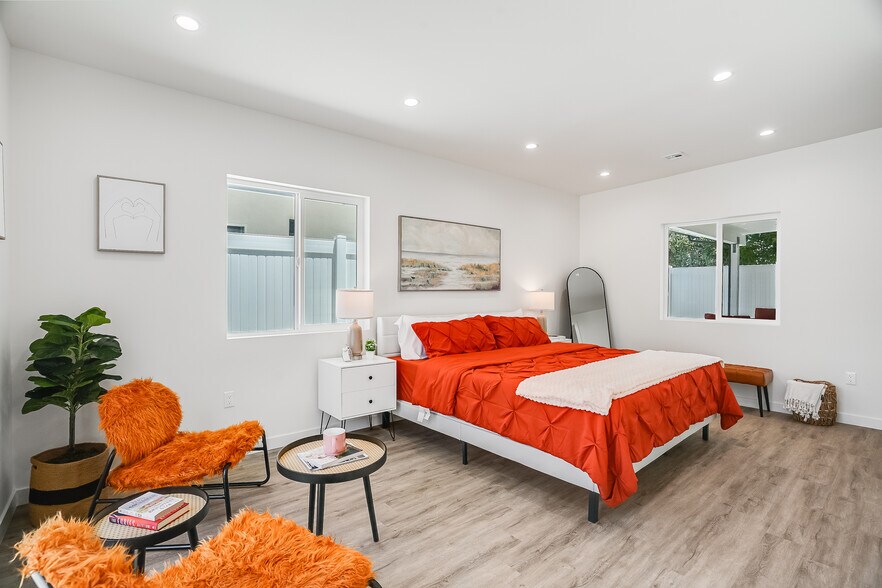 More Photos Of 7008 Encino Ave, Van Nuys Apartments For Sale