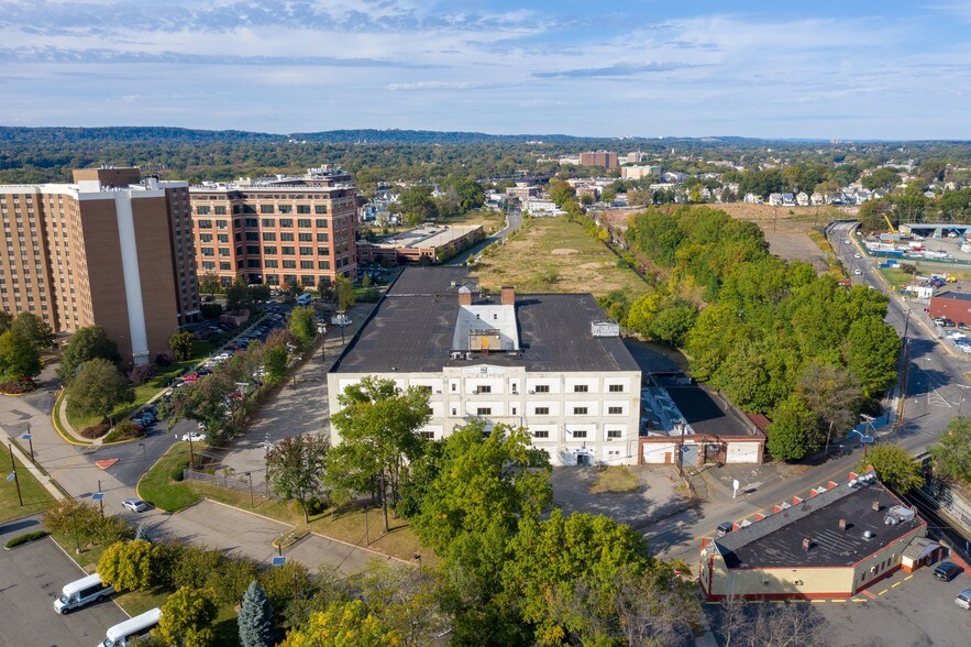 More Photos Of 545 N Arlington Ave, Bloomfield Manufacturing For Lease