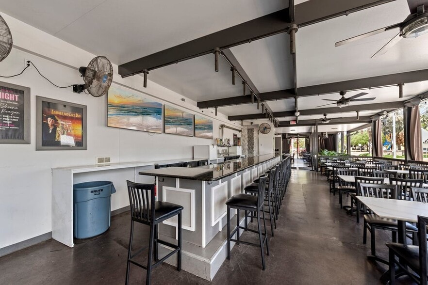 More Photos Of 4725 Vincennes Blvd, Cape Coral Restaurant For Sale