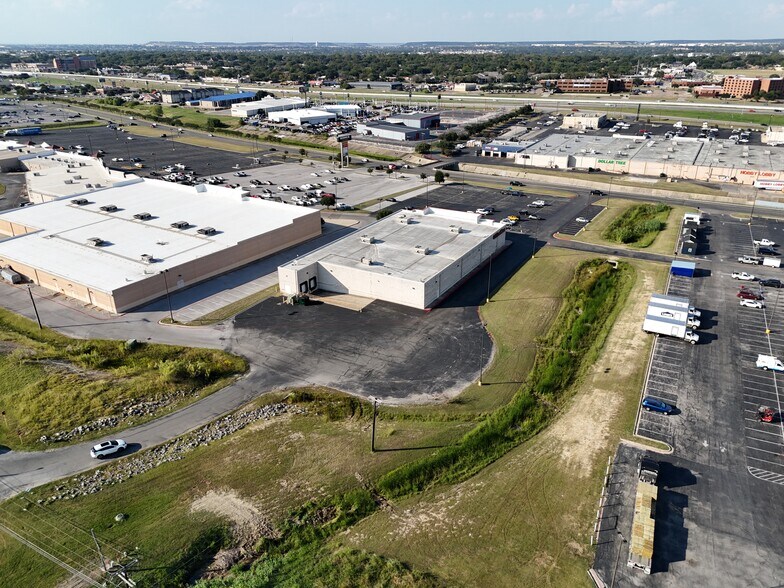 More Photos Of 1800 Lowes Blvd, Killeen General Retail For Sale