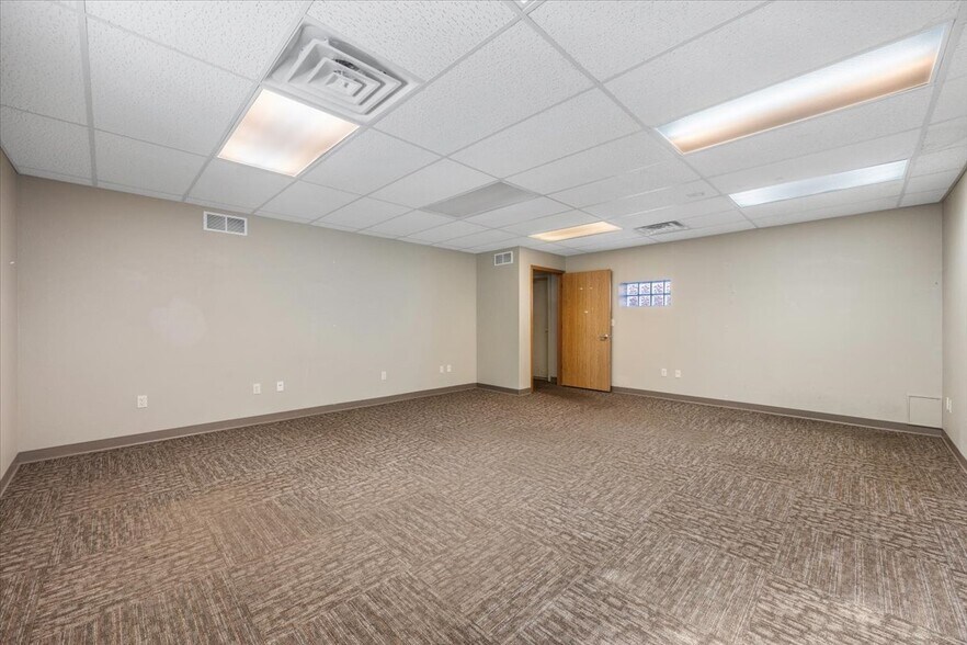 More Photos Of 87 Sherman St, Deadwood Restaurant For Lease