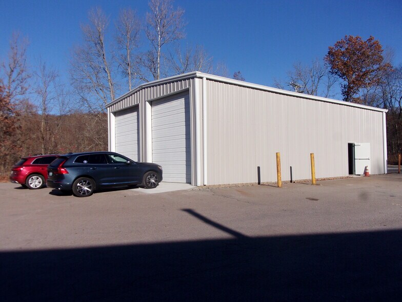 More Photos Of 60 New River Rd, Manville Light Manufacturing For Lease