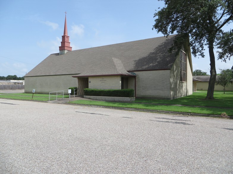 More Photos Of 1112 7th St N, Texas City Religious Facility For Sale