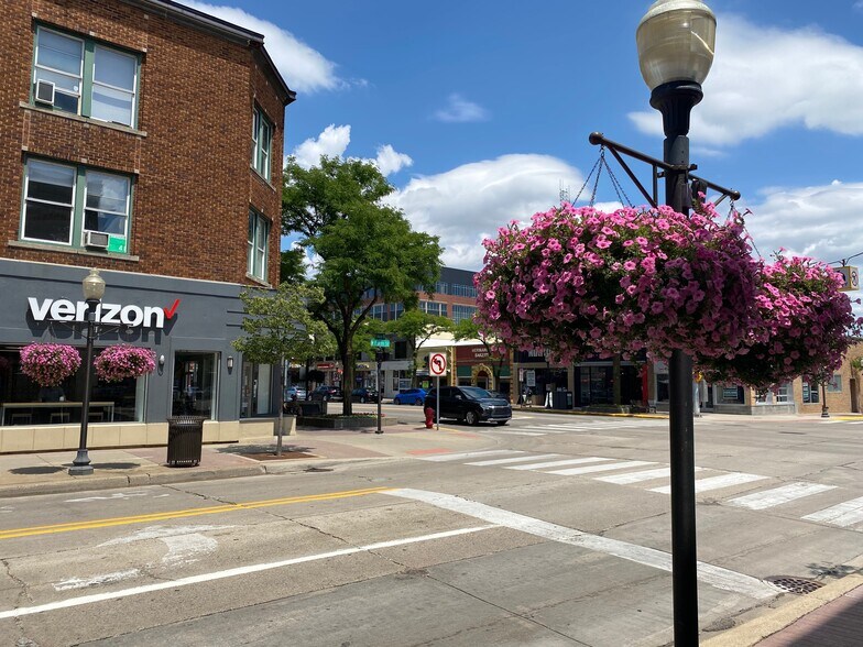 More Photos Of 104 W 4th St, Royal Oak Storefront Retail Office For Lease