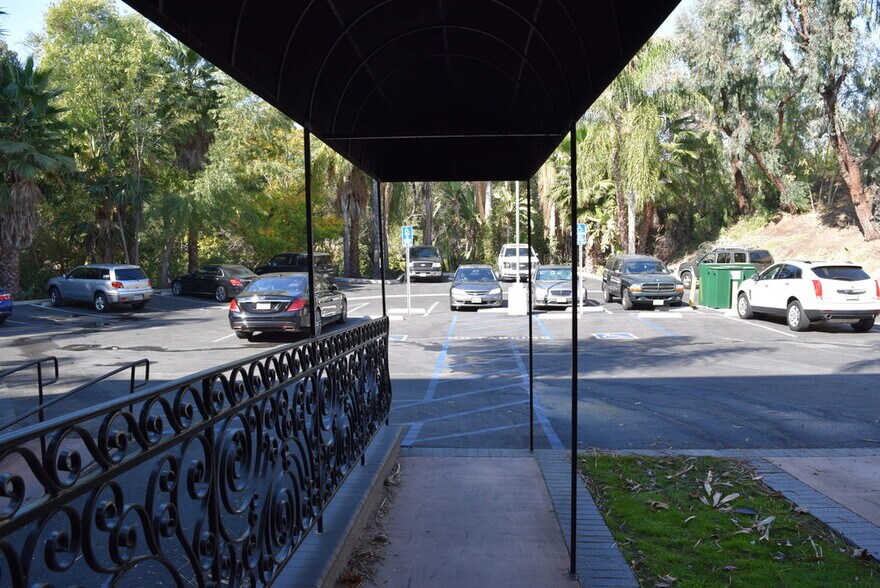 More Photos Of 405 S State College Blvd, Brea Storefront Retail Office For Lease