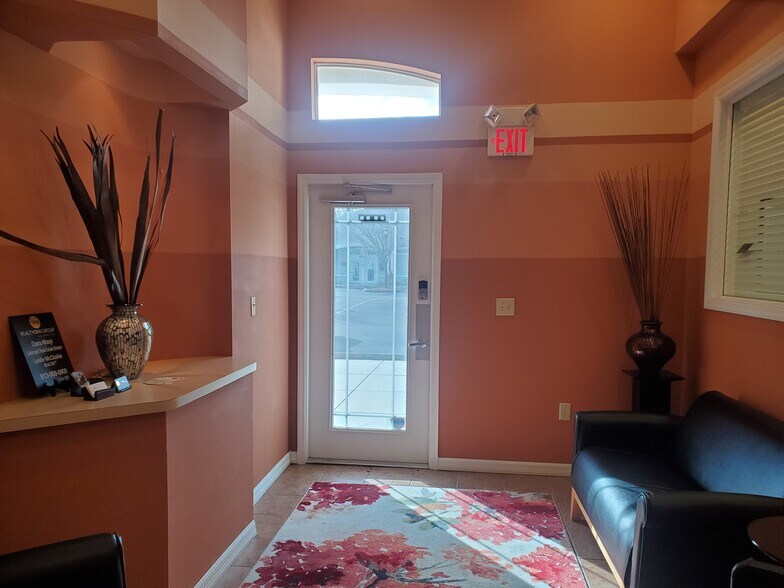 More Photos Of 13035 W Linebaugh Ave, Tampa Office For Lease