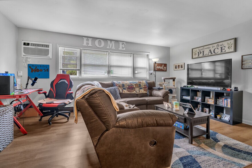 More Photos Of 100 E Market St, Piper City Apartments For Sale