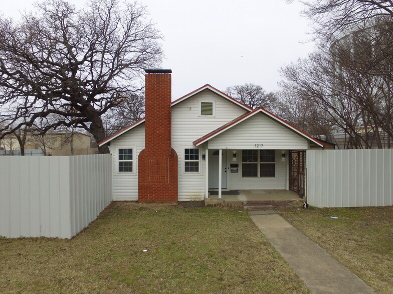 Primary Photo Of 1217 Perry St, Irving Office For Sale
