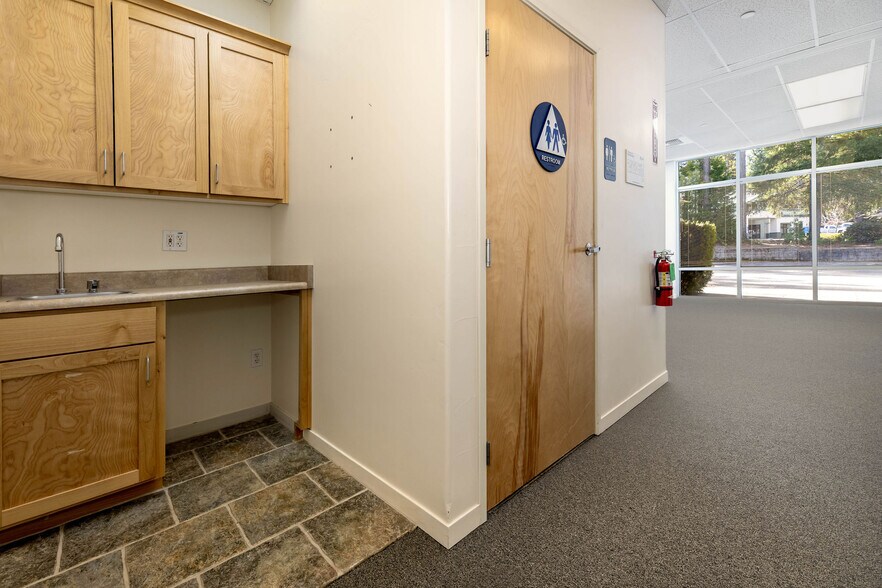 More Photos Of 345 Crown Point Cir, Grass Valley Flex For Lease