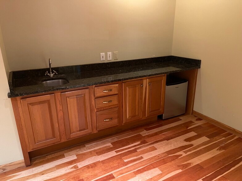 More Photos Of 132 Main St, Southington Bank For Lease