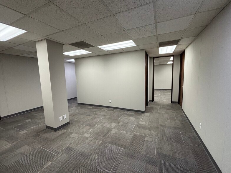 More Photos Of 2425 US Highway 41 N, Evansville Office For Lease
