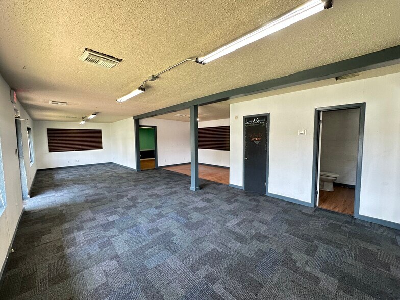 More Photos Of 510 W Main St, Azle Storefront Retail Office For Sale