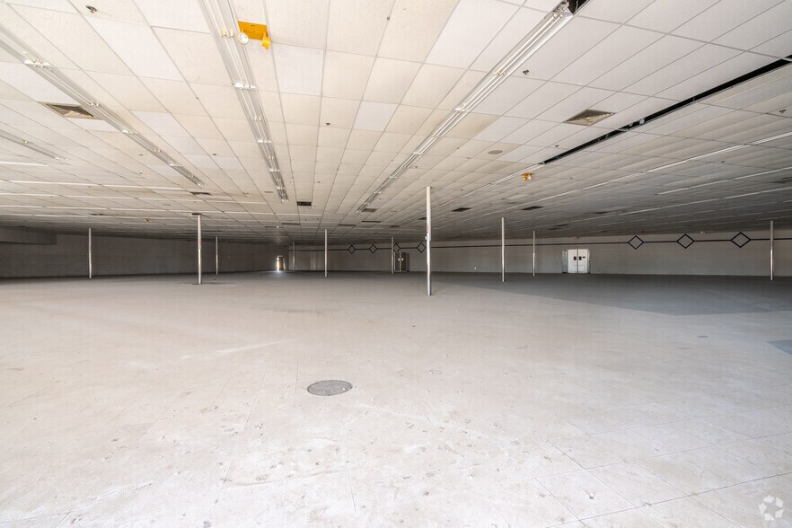 More Photos Of 890 E Hobsonway, Blythe Drugstore For Sale