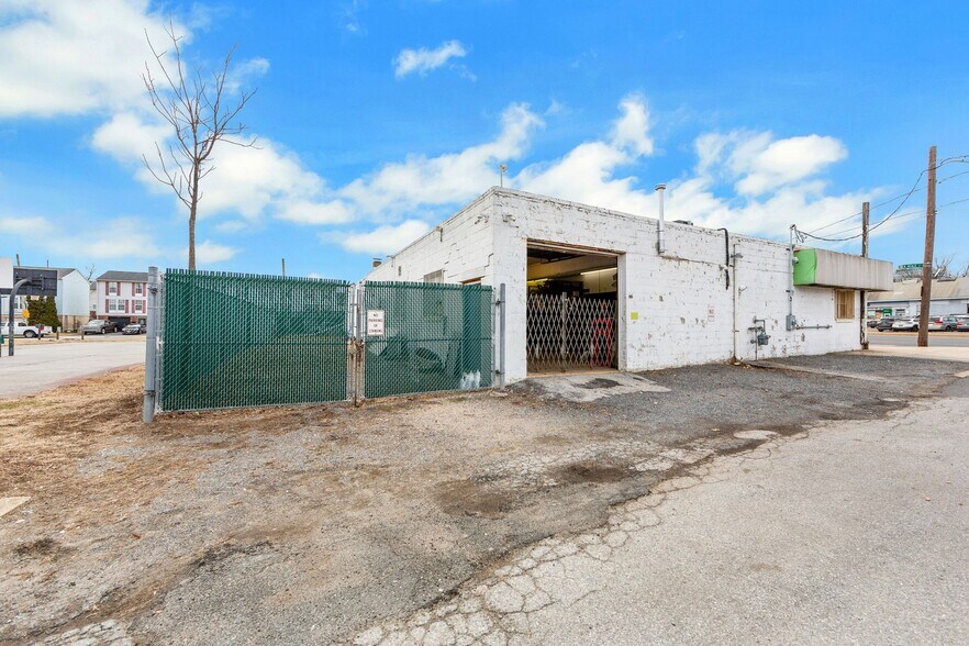 More Photos Of 1512 N Heald St, Wilmington Light Distribution For Sale