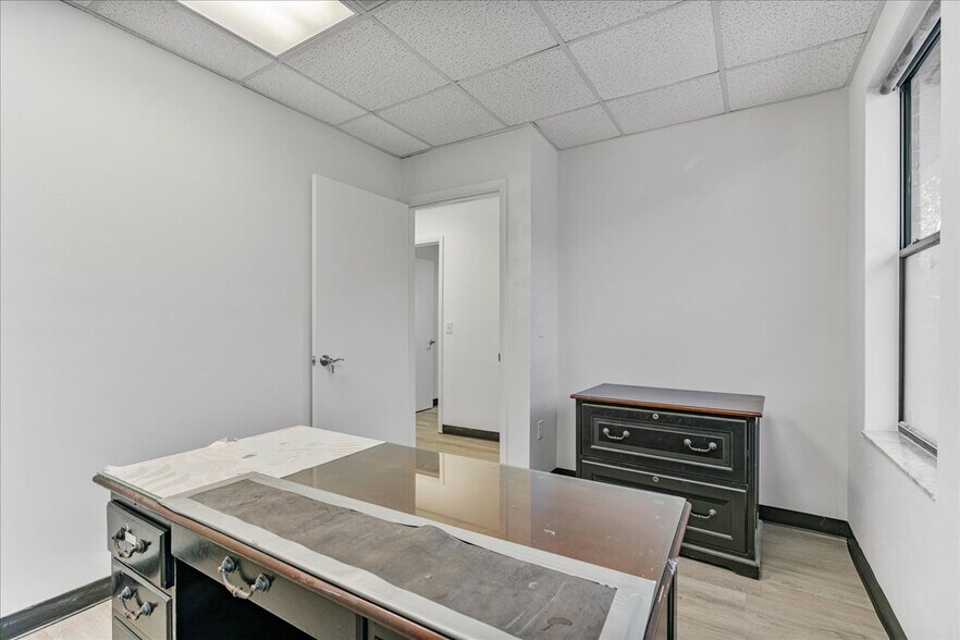 More Photos Of 7733 W Newberry Rd, Gainesville Office For Sale