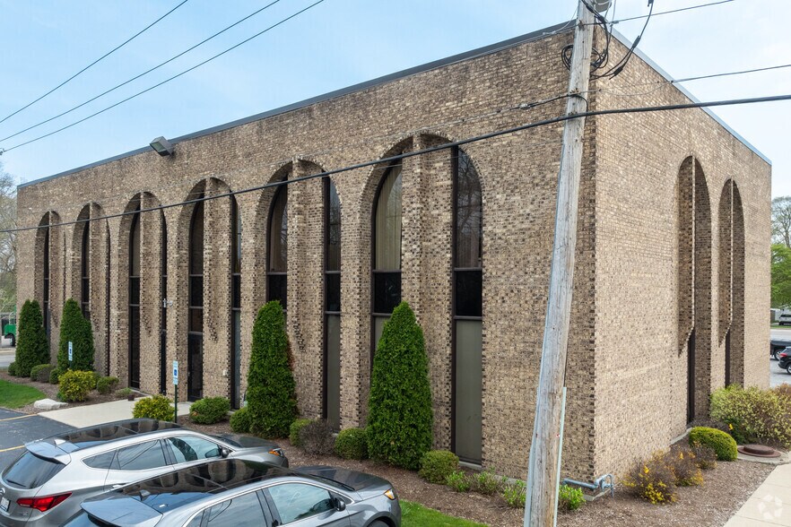 More Photos Of 16860 Oak Park Ave, Tinley Park Office For Lease
