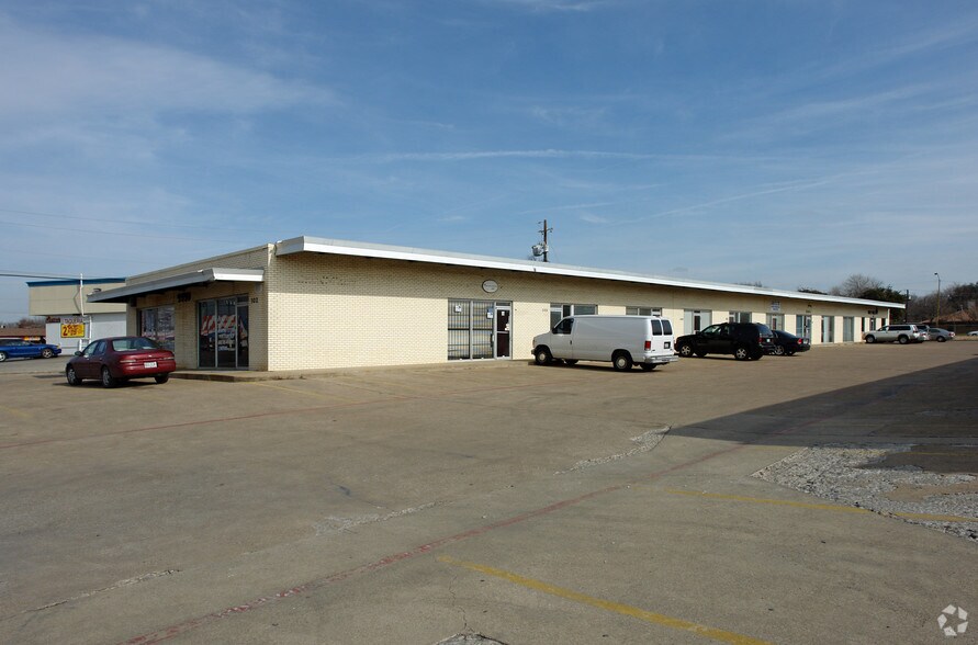 More Photos Of 9990 Monroe Dr, Dallas Flex For Lease