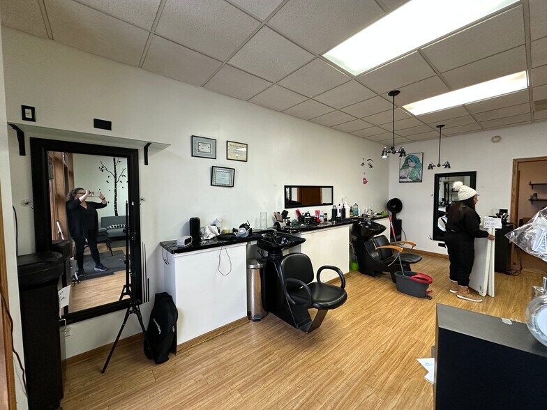 More Photos Of 1595 Weld Rd, Elgin Office For Lease