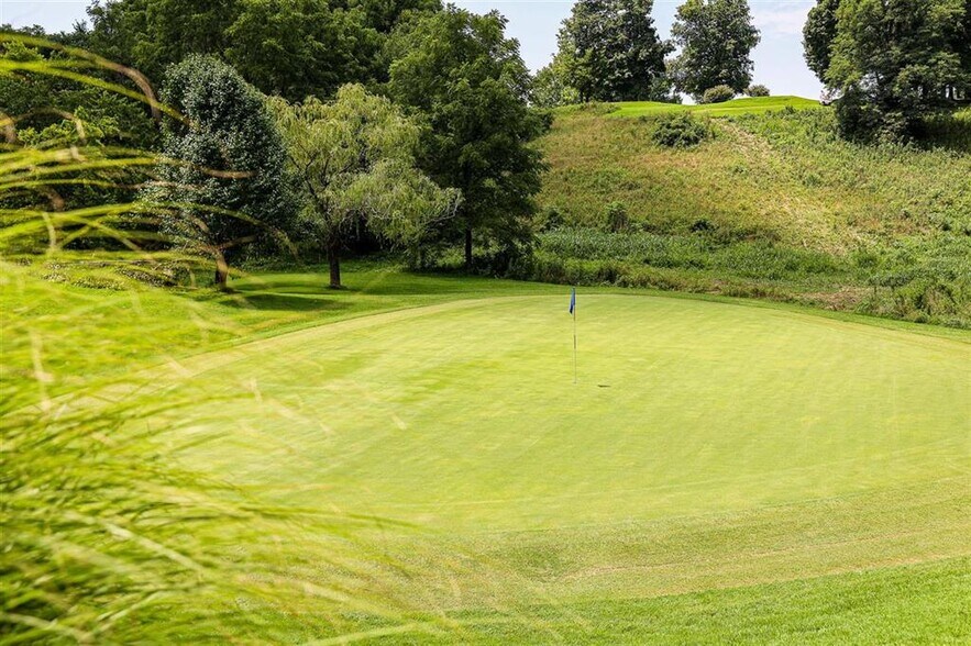 More Photos Of 6198 Randolph Summer Shade Rd, Summer Shade Sports And Entertainment For Sale