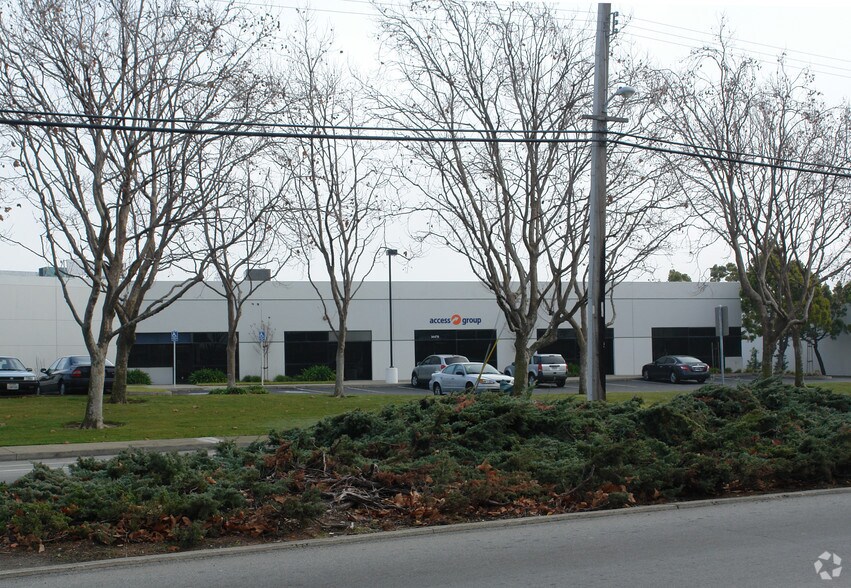 More Photos Of 14460 Doolittle Dr, San Leandro Research And Development For Lease