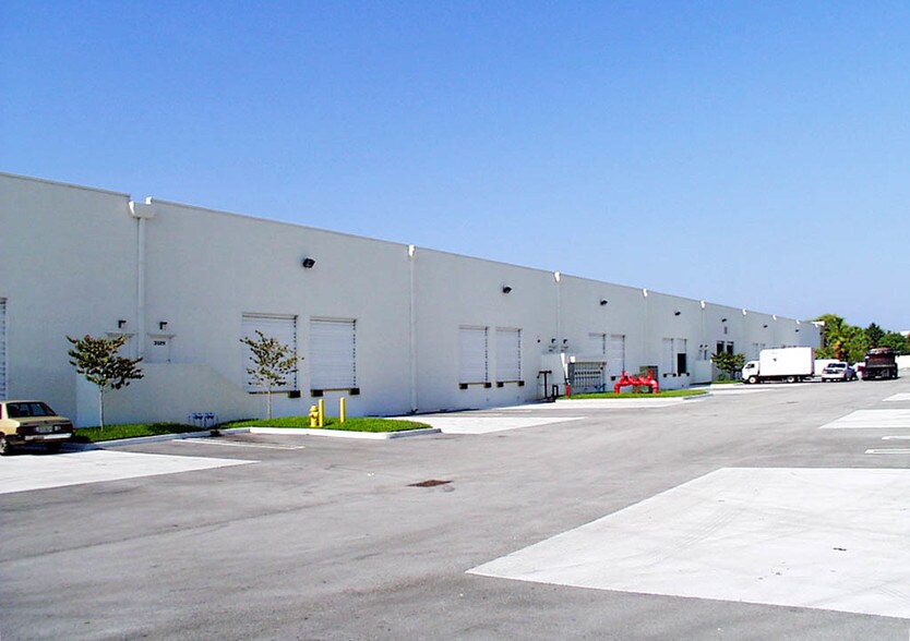 More Photos Of 3505-3591 NW 82nd Ave, Doral Warehouse For Lease