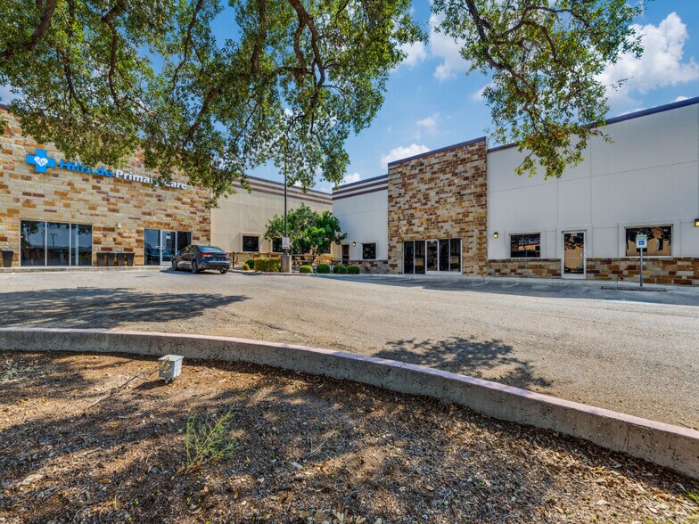 More Photos Of 4926 Golden Quail, San Antonio Storefront For Sale