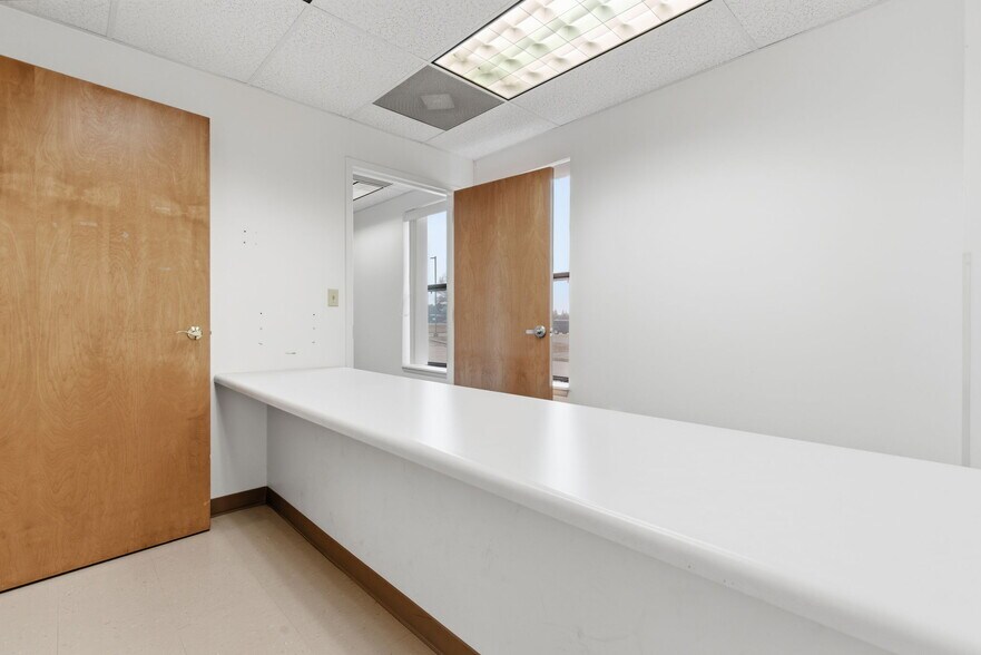 More Photos Of 718 N Martin St, East Prairie Office For Sale