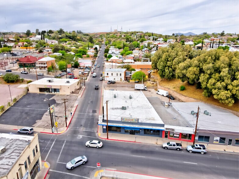 More Photos Of 209 N Arroyo Blvd, Nogales Storefront For Sale