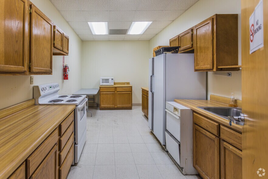 More Photos Of 2395 Harrison St, Batesville Department Store For Sale