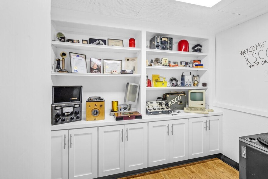 More Photos Of 2300 Portola Dr, Santa Cruz Warehouse For Sale