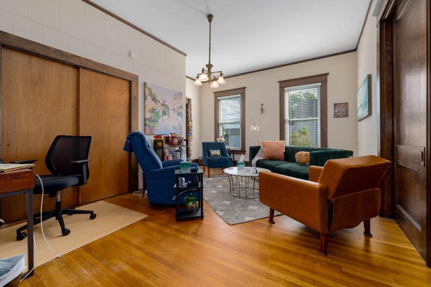 More Photos Of 114 E Unaka Ave, Johnson City Office Residential For Sale