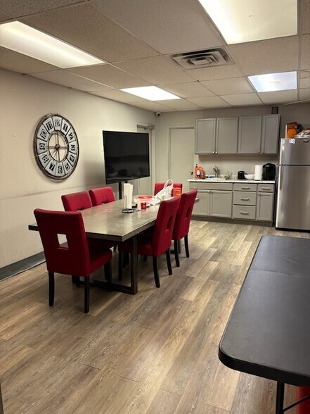 More Photos Of 2805 Singleton St, Rowlett Distribution For Lease