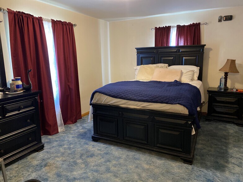 More Photos Of 2926 Pine Ave, Erie Office For Sale